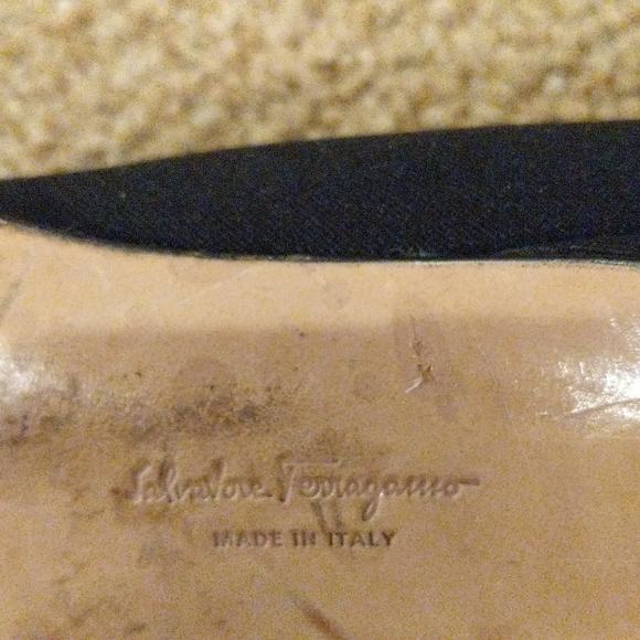 Salvatore Ferragamo Black Flats with Plastic Logo Bow 7.5 - Picture 8 of 9